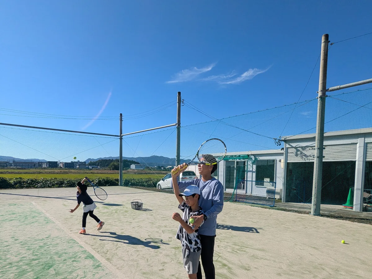 球出し練習で成長を重ねる生徒